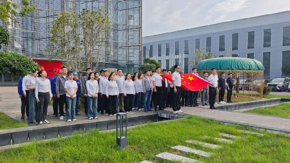 【乾钢科技】——金秋十月，举国同庆|乾钢科技、华宇金属、恒大板材喜迎国庆隆重举行升旗仪式